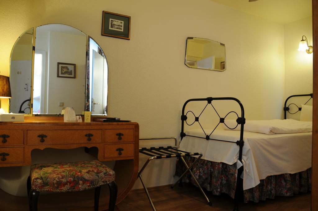 Hotel Admiral Wiesbaden Room photo
