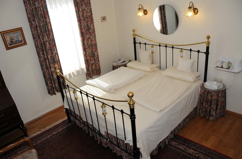 Hotel Admiral Wiesbaden Room photo